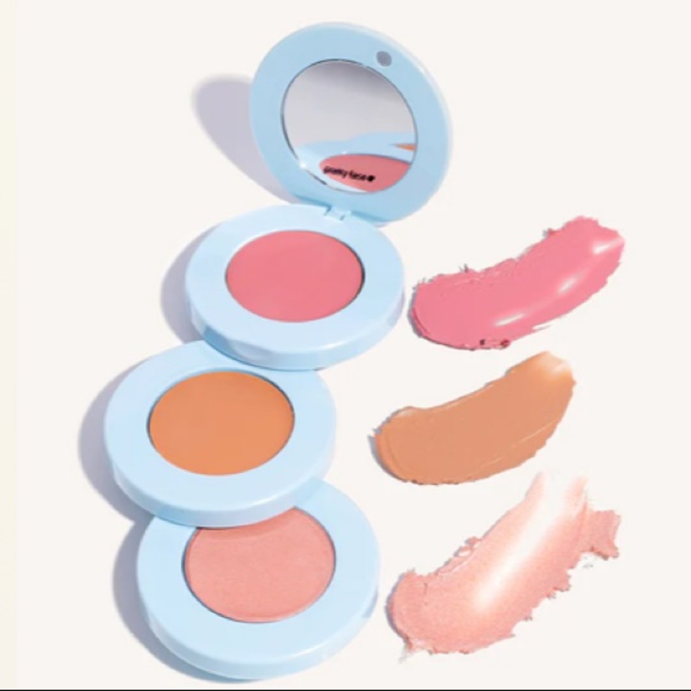 New Alleyoop stack the odds
Blush, bronzer, highlighter Sassy Pants & Sunkissed